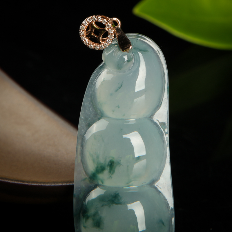 天然翡翠连中三元吊坠-红掌柜