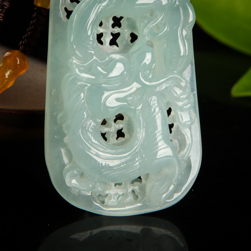 天然浅绿翡翠辰龙吊坠-红掌柜