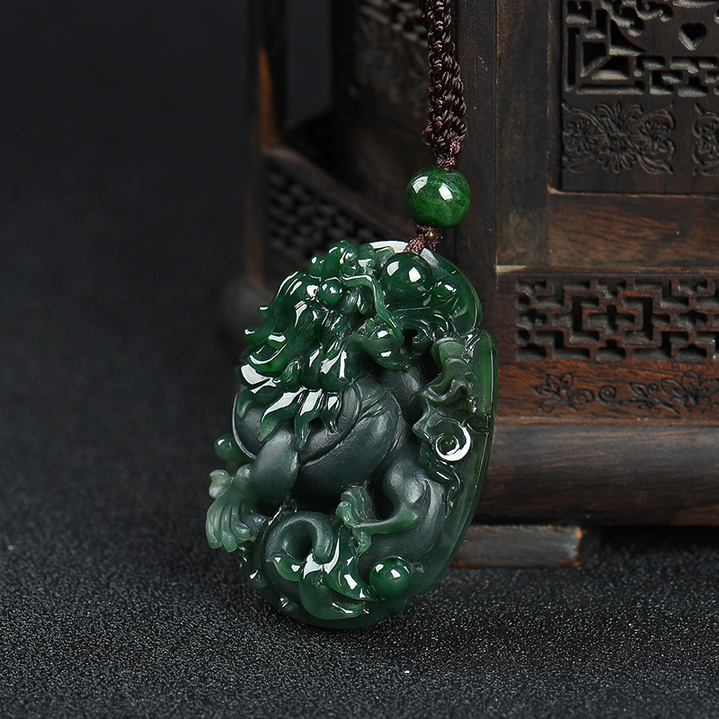 糯种翡翠辰龙吊坠-红掌柜
