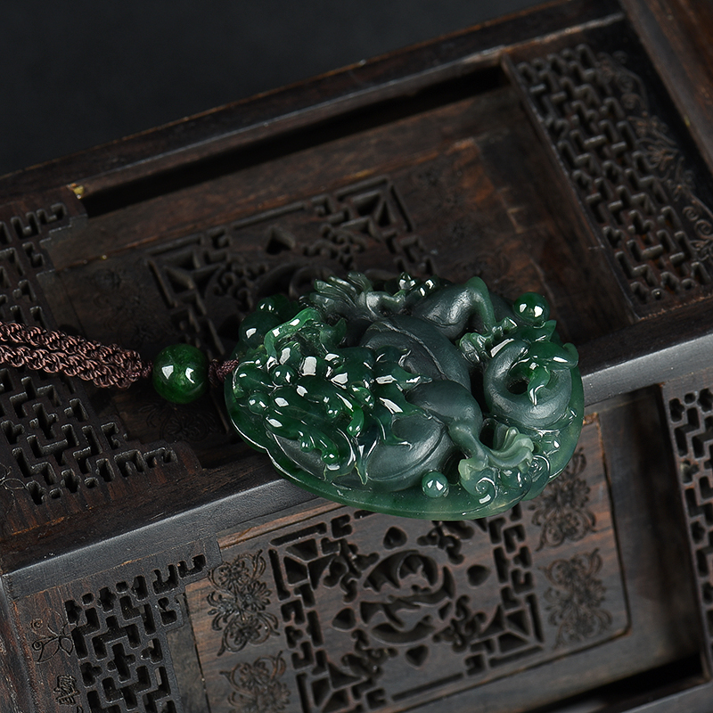糯种暗绿翡翠吊坠-红掌柜