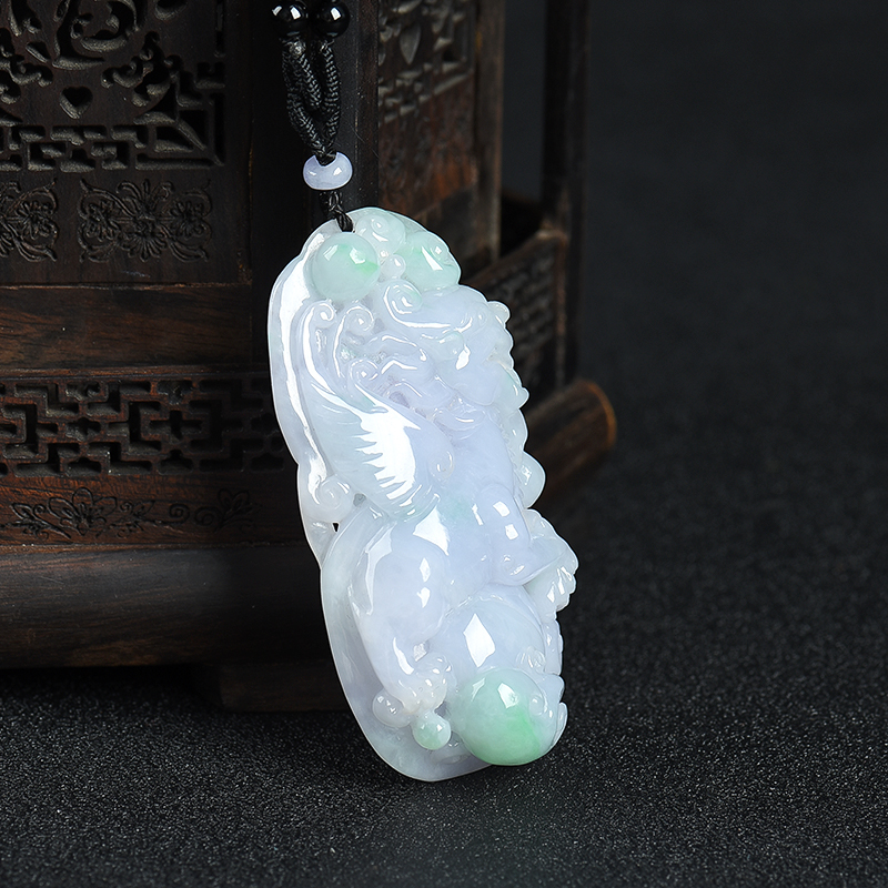 春带彩翡翠瑞兽吊坠-红掌柜