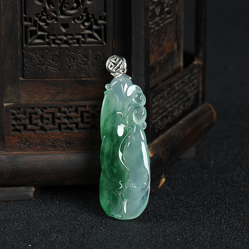 18K糯冰种翡翠年年有余吊坠-红掌柜
