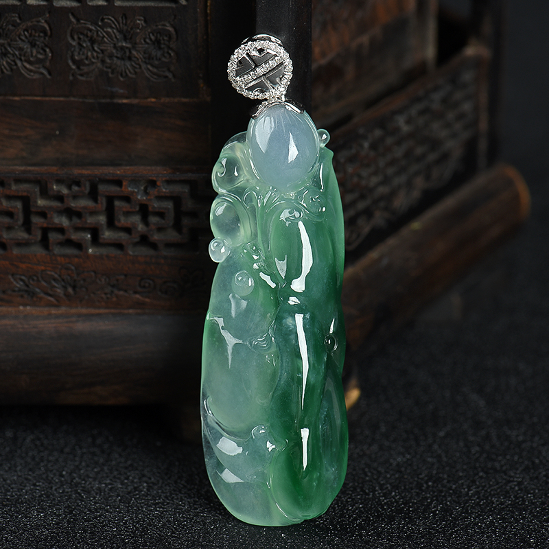 糯冰种飘翠翡翠吊坠-红掌柜