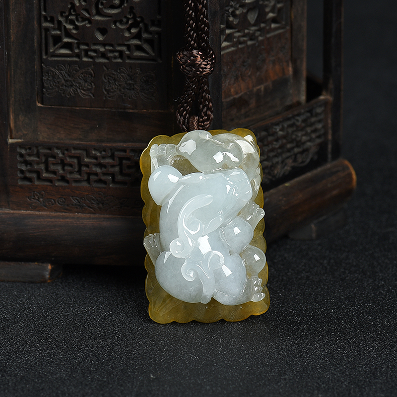 糯种俏色翡翠貔貅吊坠-红掌柜