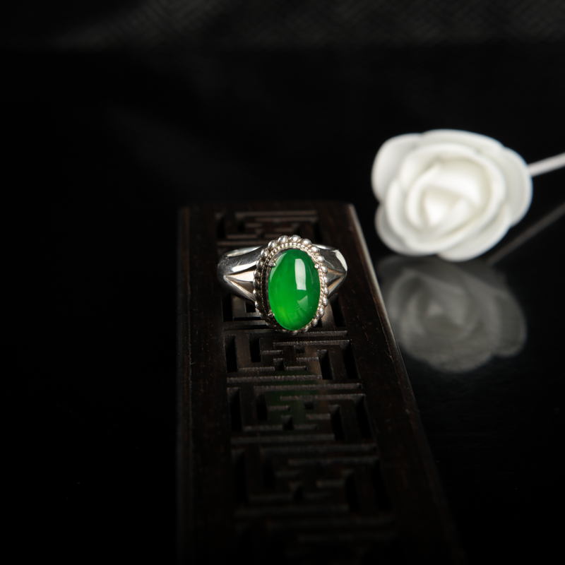 糯冰种阳绿翡翠戒面-红掌柜