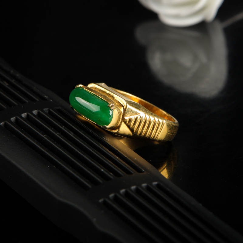 翠绿翡翠戒面-红掌柜