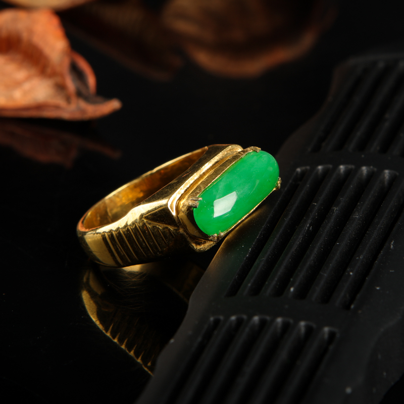 天然糯种翠绿翡翠戒面-红掌柜