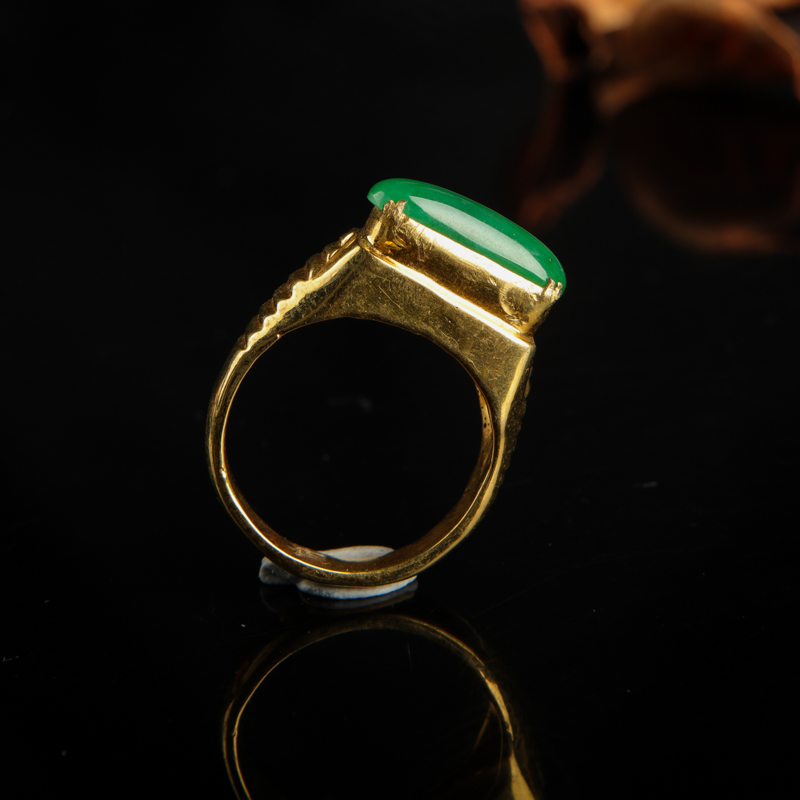 天然翠绿翡翠戒面-红掌柜