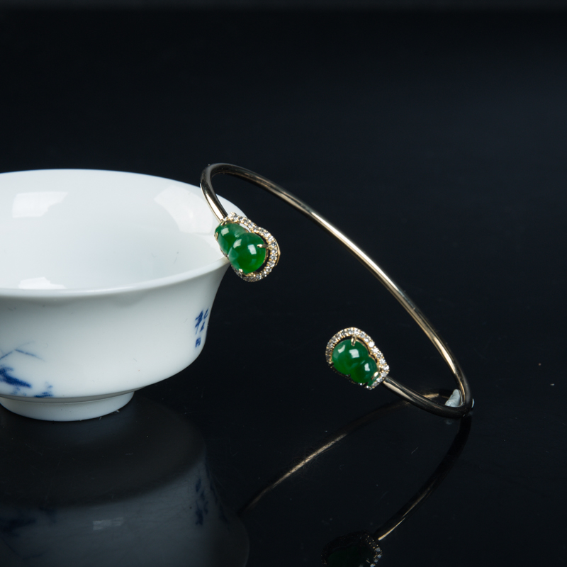 糯种翠绿翡翠福禄手镯-红掌柜