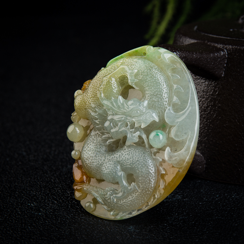 糯冰种俏色黄翡辰龙-红掌柜