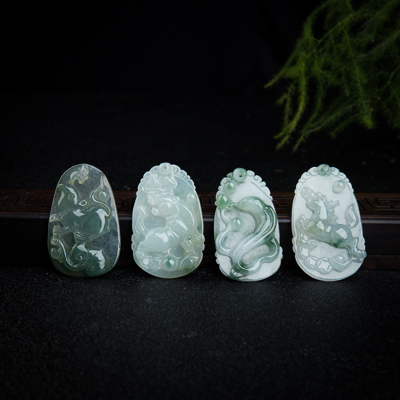 飘花翡翠生肖单件吊坠-红掌柜