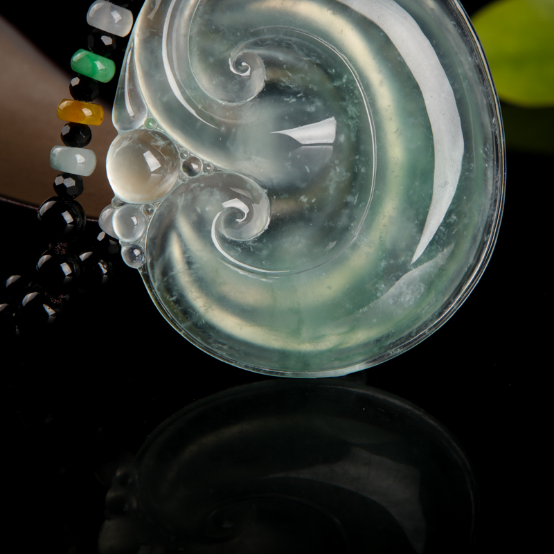 缅甸天然冰种飘花翡翠吊坠-红掌柜