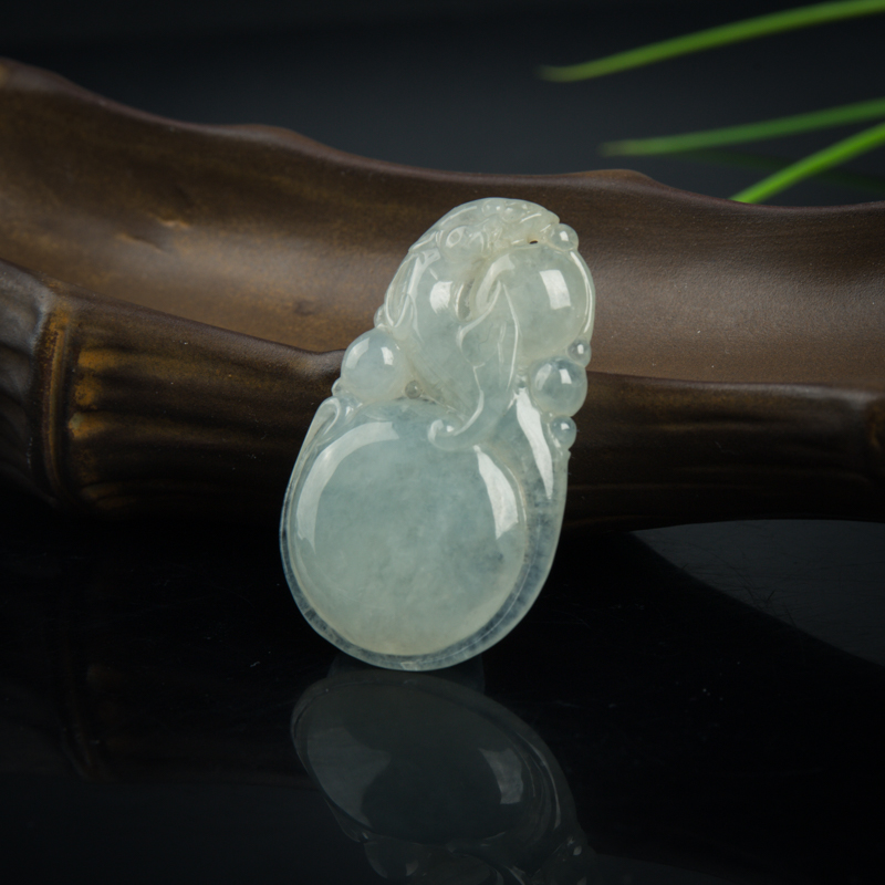 糯冰种翡翠吊坠-红掌柜