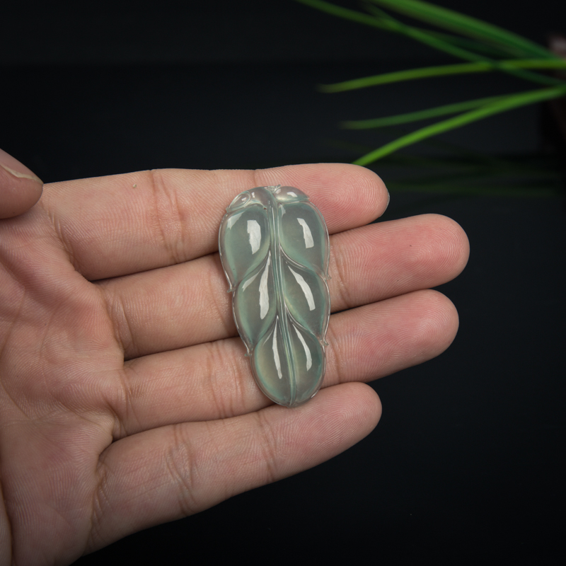 天然糯冰种浅绿翡翠金枝玉叶吊坠-红掌柜