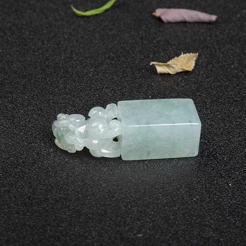 糯冰种飘花翡翠印章-红掌柜