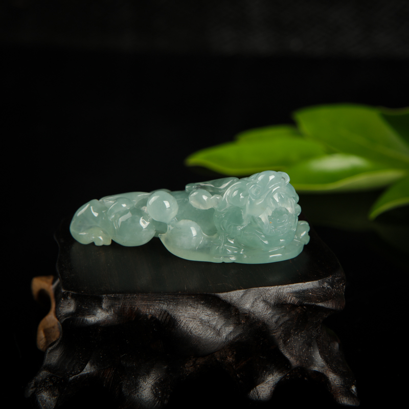 糯冰种浅绿翡翠貔貅吊坠-红掌柜