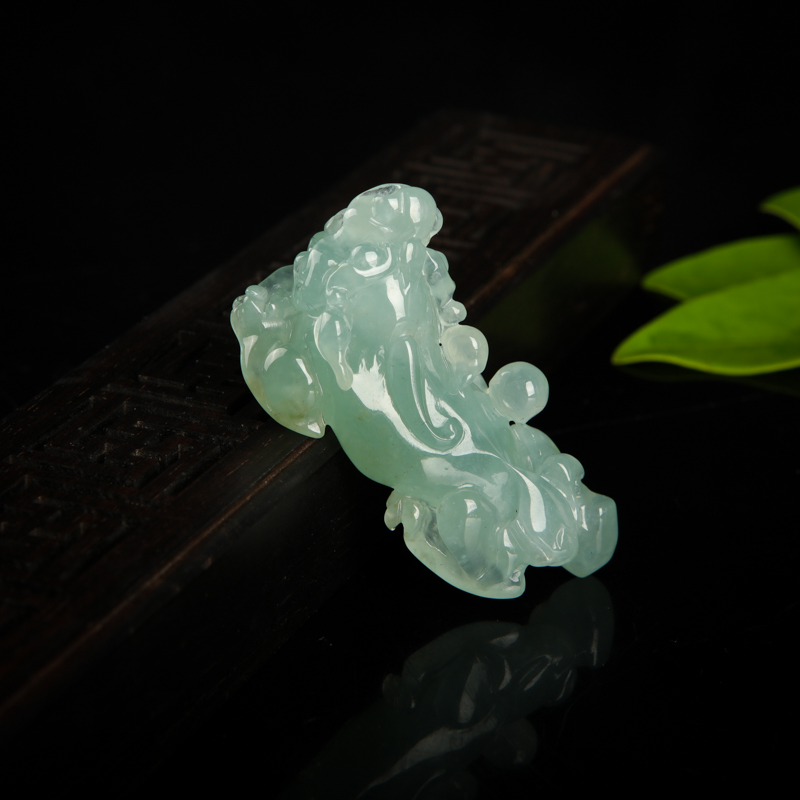 浅绿翡翠貔貅吊坠-红掌柜