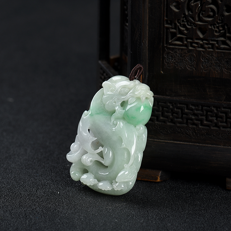 糯种翡翠仿古龙牌吊坠-红掌柜