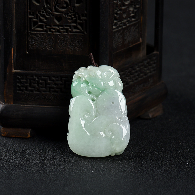 翡翠仿古龙牌吊坠-红掌柜