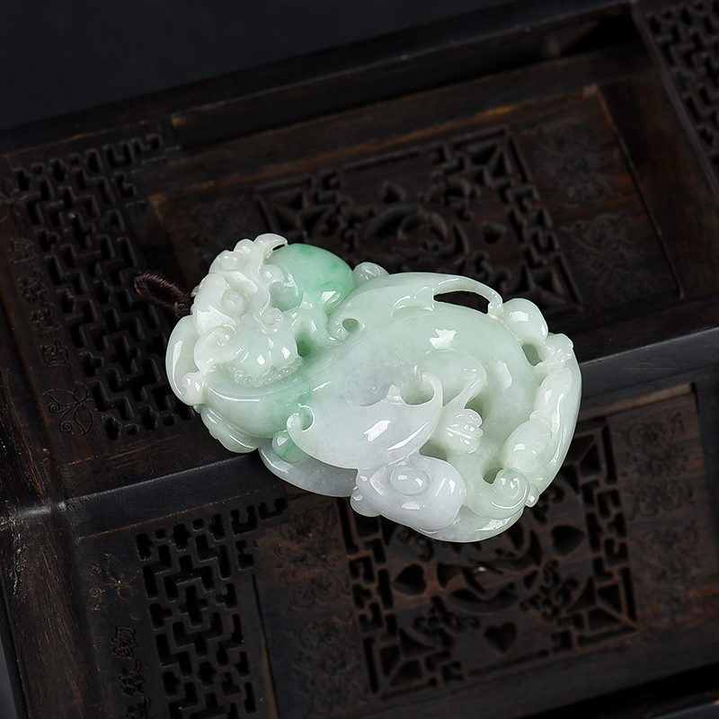 天然翡翠仿古龙牌吊坠-红掌柜