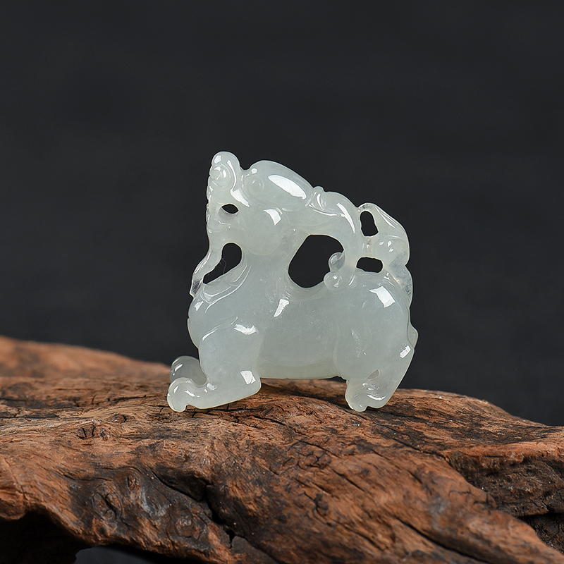 天然糯种翡翠麒麟吊坠-红掌柜