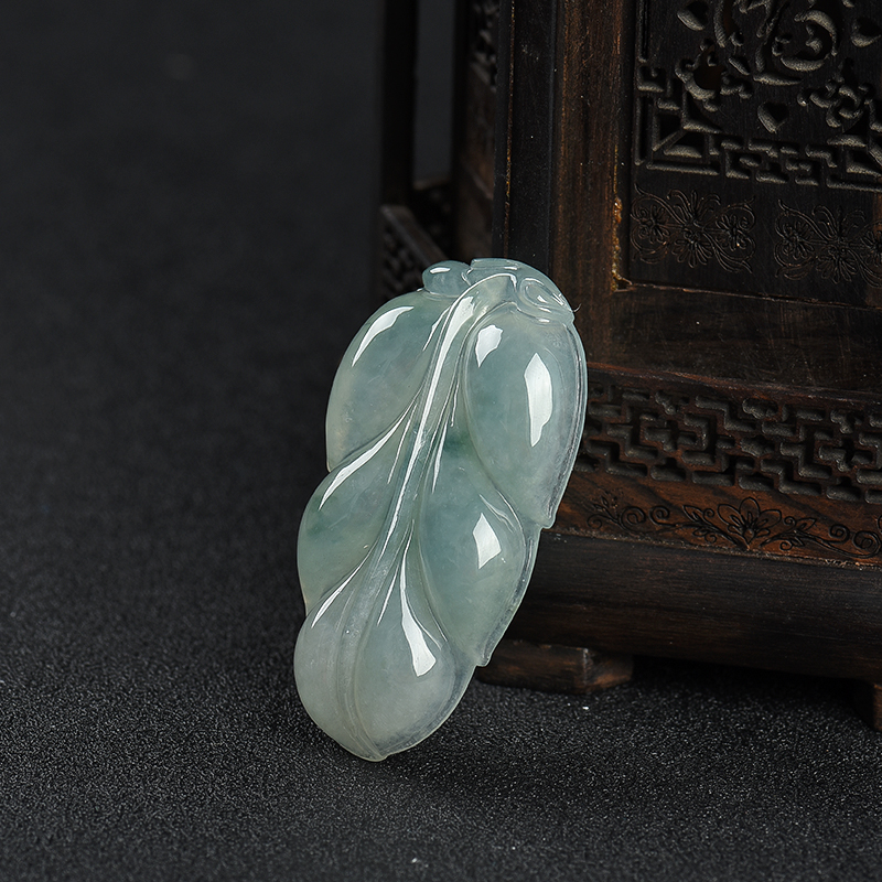 糯冰种翡翠金枝玉叶吊坠-红掌柜