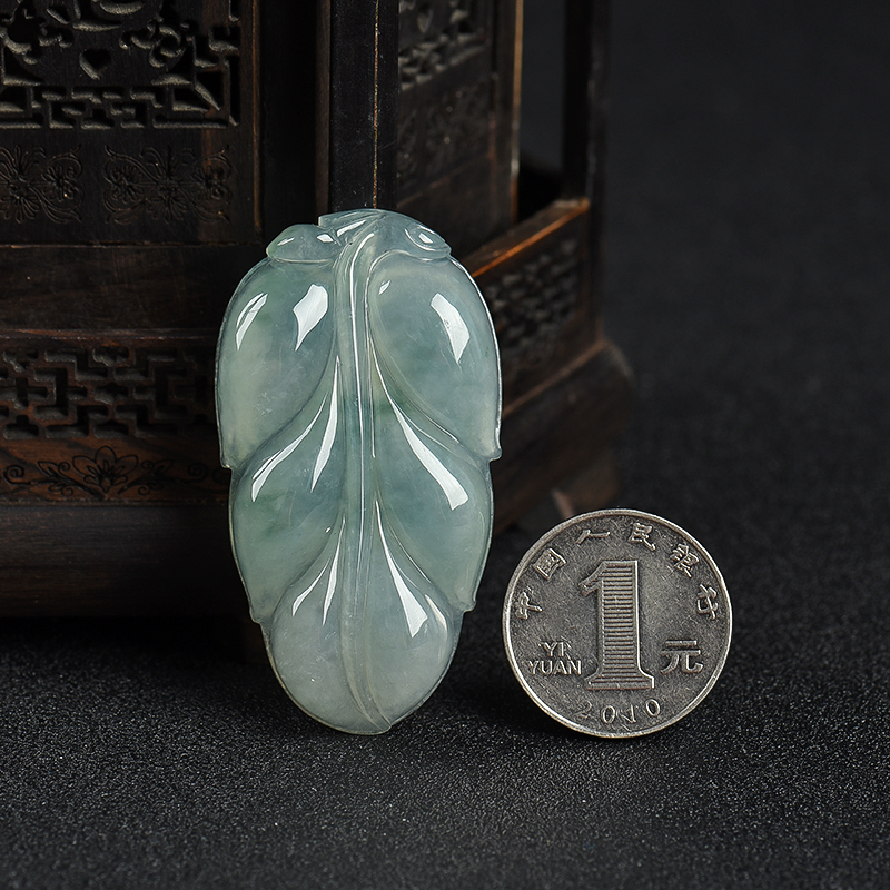 糯冰种翡翠叶子吊坠-红掌柜