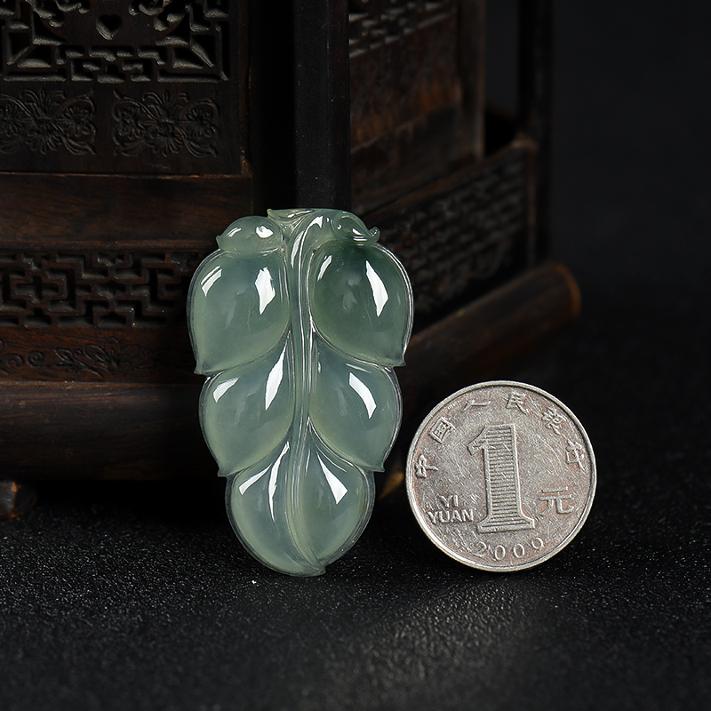 糯冰种翡翠金枝玉叶吊坠-红掌柜