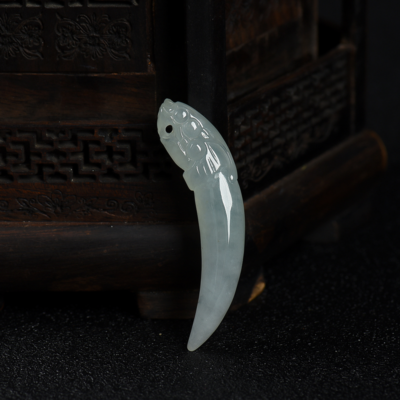 缅甸天然糯冰种浅绿翡翠牙吊坠-红掌柜