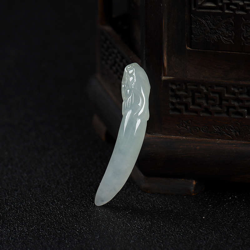 缅甸糯冰种浅绿翡翠牙吊坠-红掌柜