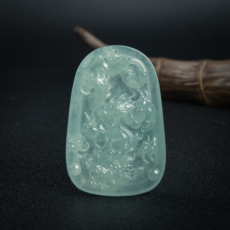 翡翠辰龙吊坠-红掌柜