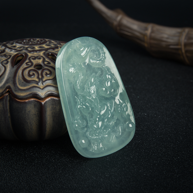 糯冰种翡翠吊坠-红掌柜