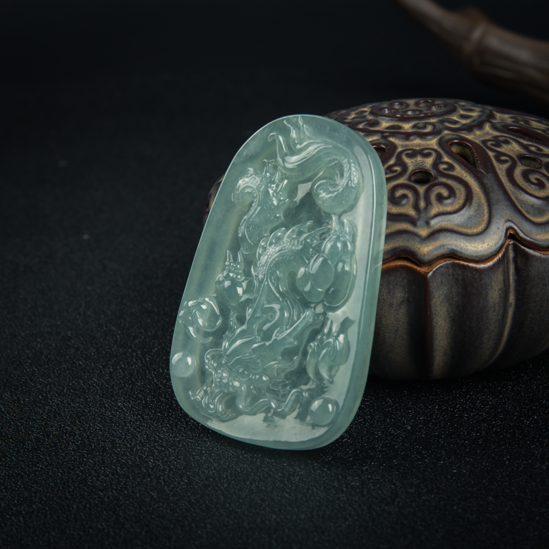 糯冰种淡晴水翡翠吊坠-红掌柜