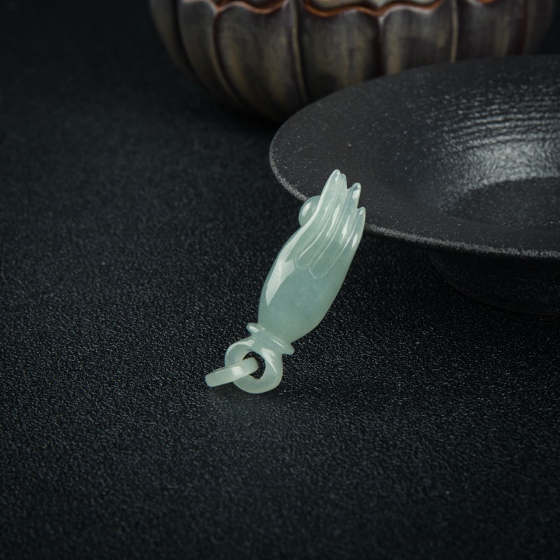 糯种淡晴水翡翠吊坠-红掌柜