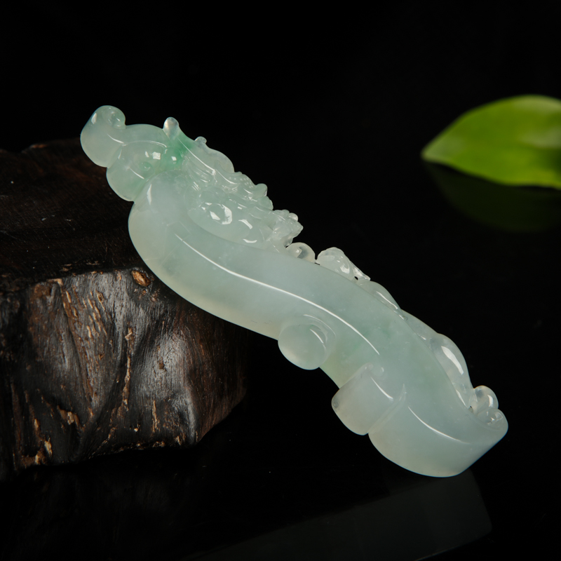 天然糯冰种飘花翡翠辰龙吊坠-红掌柜