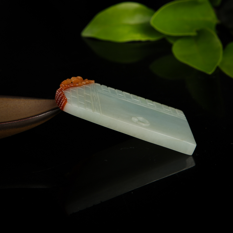 糯种俏色翡翠吊坠-红掌柜