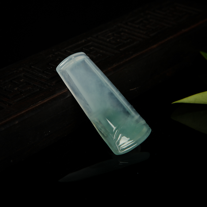 飘花翡翠无事牌吊坠-红掌柜