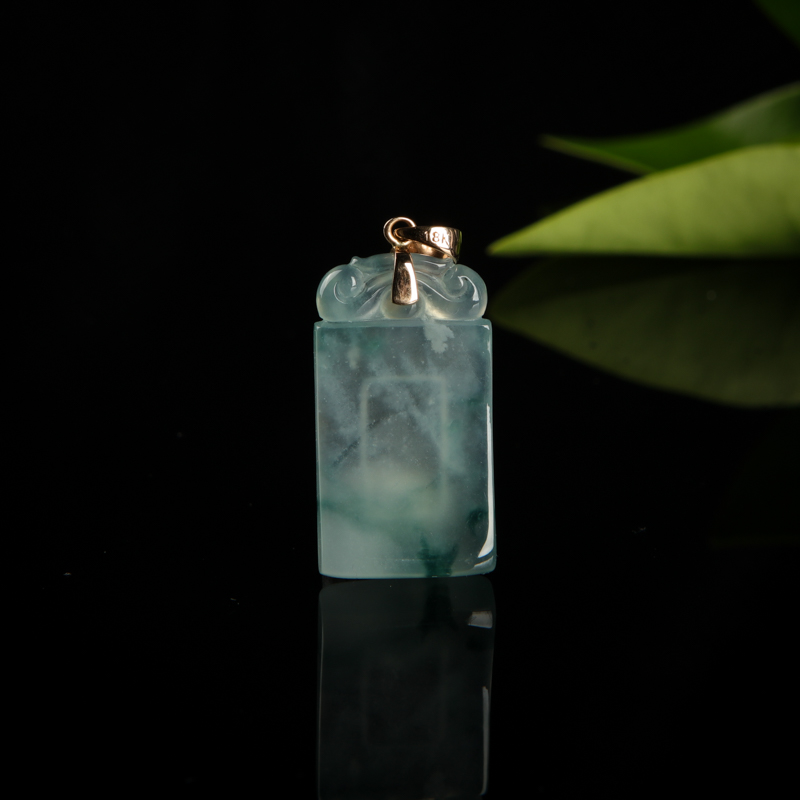 18K糯冰种飘花翡翠无事牌吊坠-红掌柜