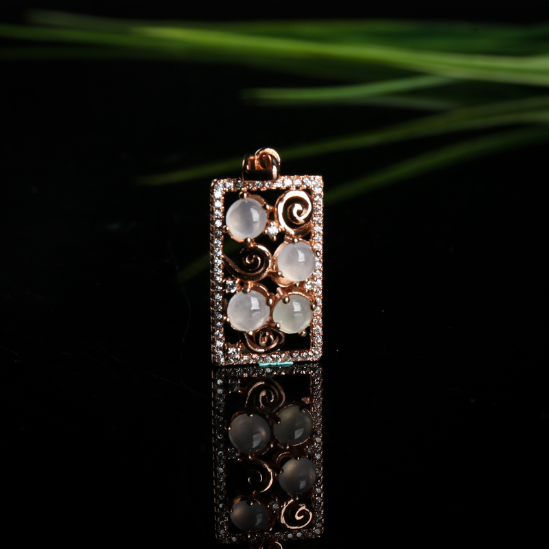 银镶糯冰种翡翠吊坠-红掌柜