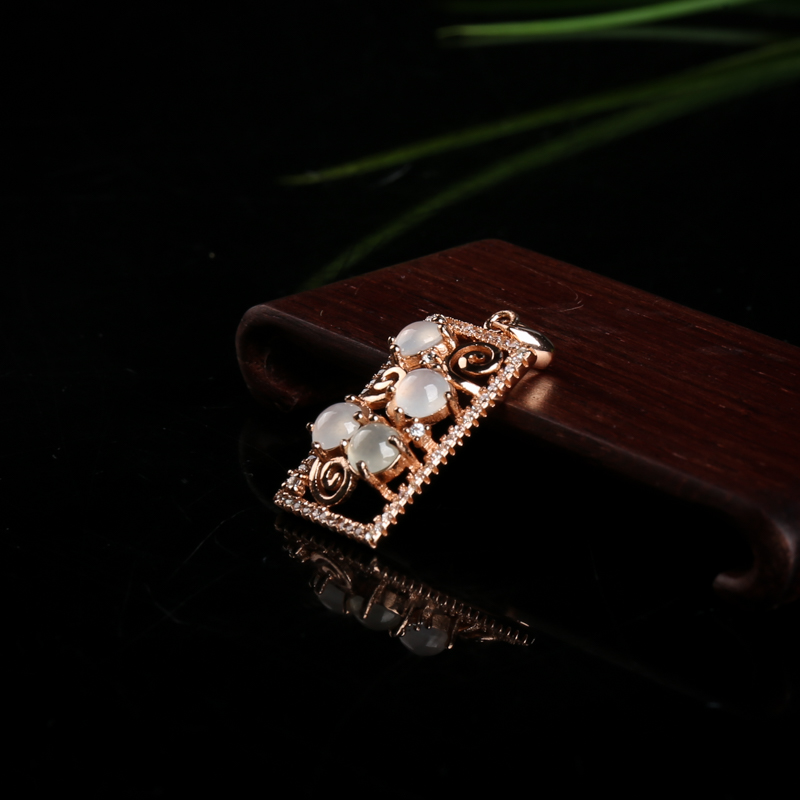 银镶缅甸糯冰种翡翠吊坠-红掌柜