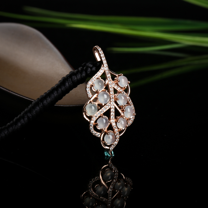 银镶糯冰种翡翠吊坠-红掌柜