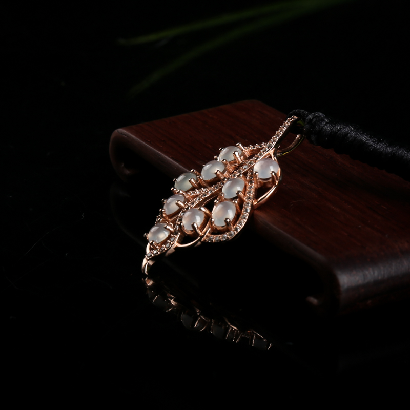 银镶缅甸糯冰种翡翠吊坠-红掌柜