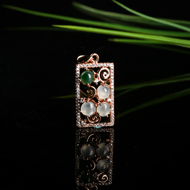 银镶糯冰种翡翠吊坠-红掌柜