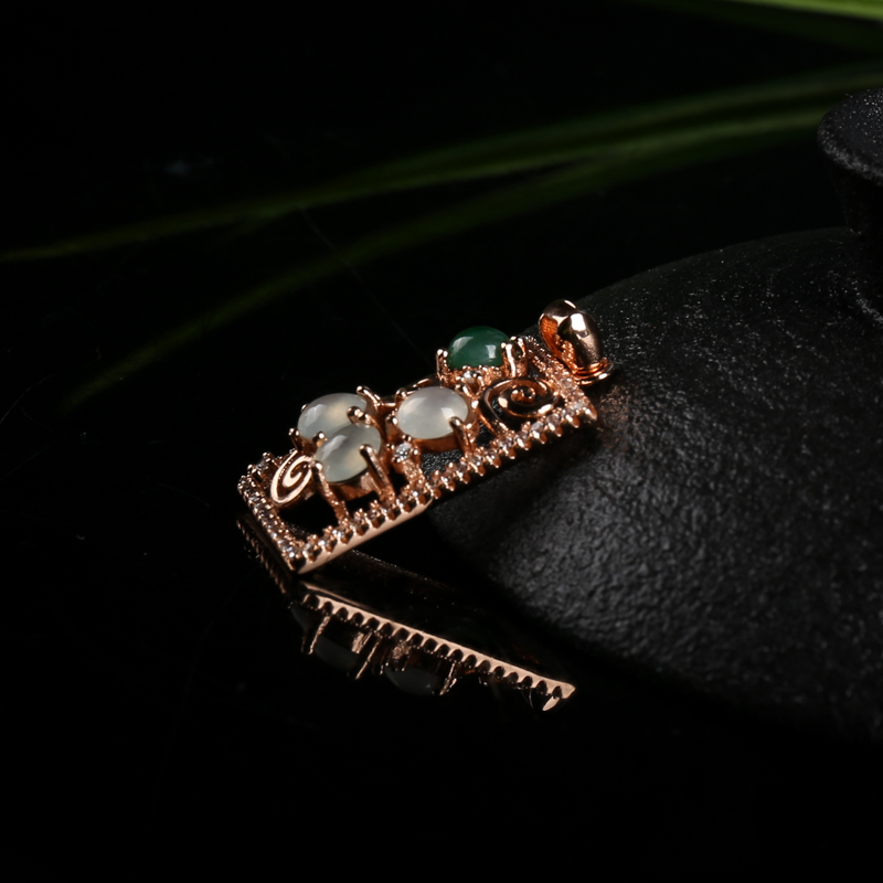 银镶缅甸糯冰种翡翠吊坠-红掌柜