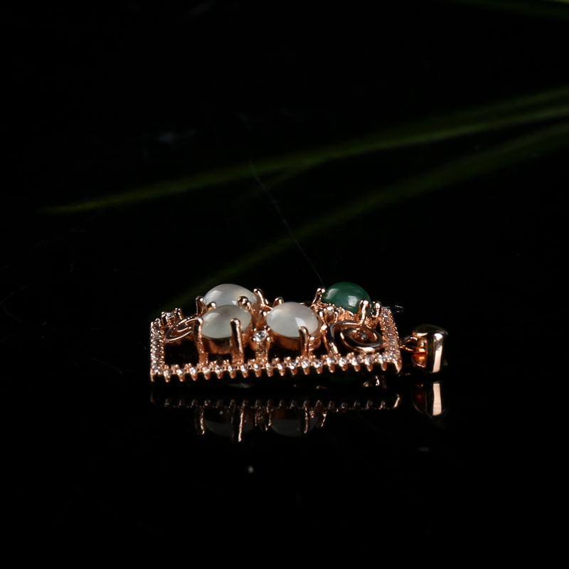 糯冰种翡翠吊坠-红掌柜