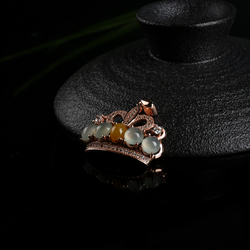 银镶缅甸糯冰种翡翠吊坠-红掌柜