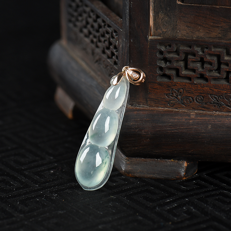 飘花翡翠连中三元吊坠-红掌柜