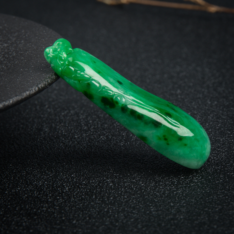 天然豆种翠绿翡翠福瓜吊坠-红掌柜