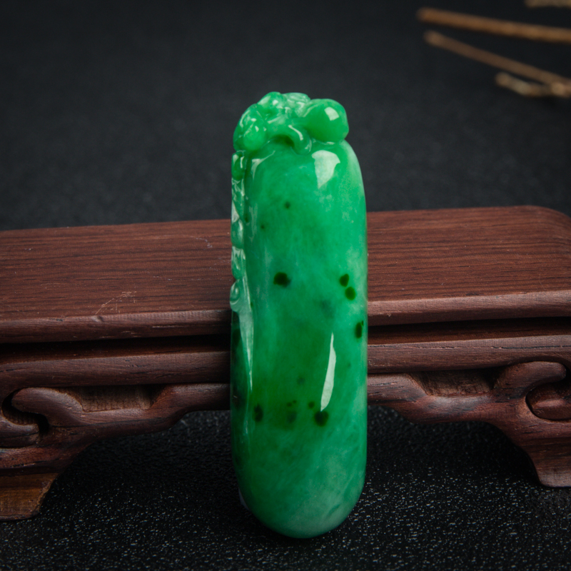 豆种天然翠绿翡翠福瓜吊坠-红掌柜