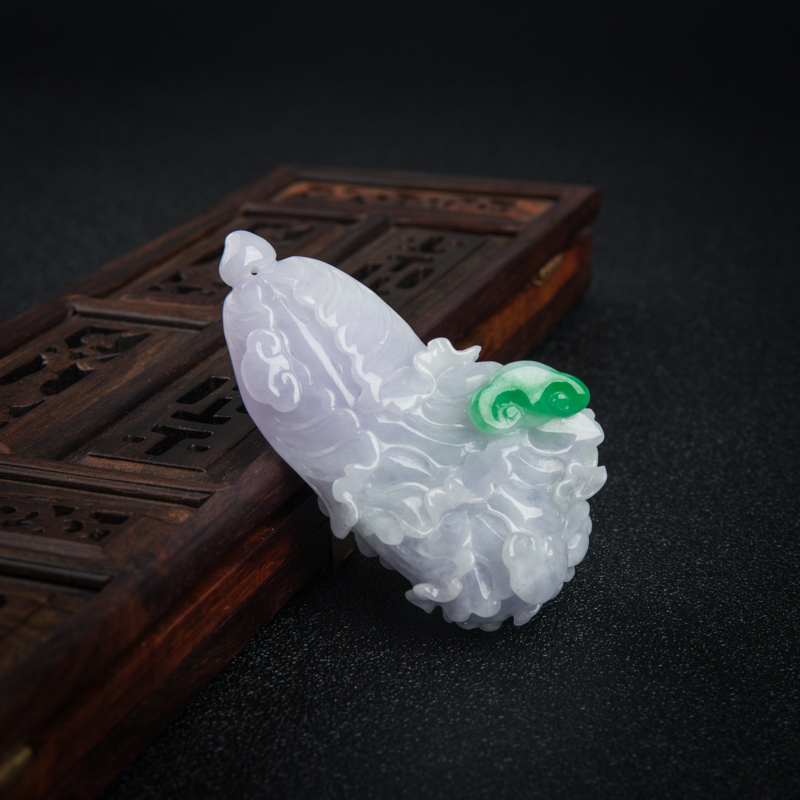 糯种春带彩翡翠吊坠-红掌柜